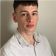 Bonjour ! Je suis Vincent, étudiant dans la prestigieuse école de commerce de l'IÉSEG. Mes cours et examens sont à 100% en anglais